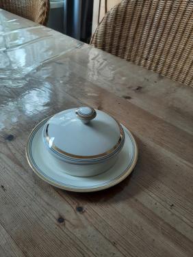 BROCANTE - MOSA MAESTICHT - BOTERVLOOT MET DEKSEL - POSELEIN