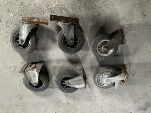 Zwenkwielen en bokwielen €5 per stuk €25 samen