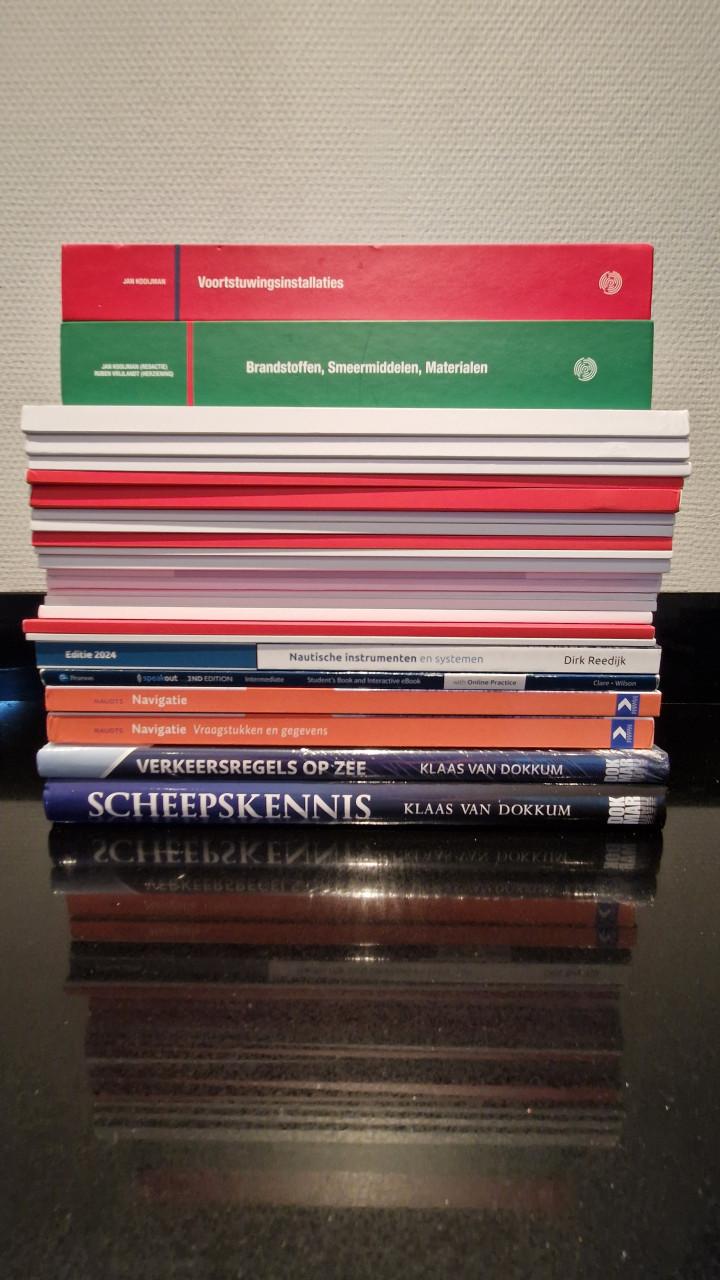 Studieboeken MBO Oleiding Maritiem officier alle schepen niv 4