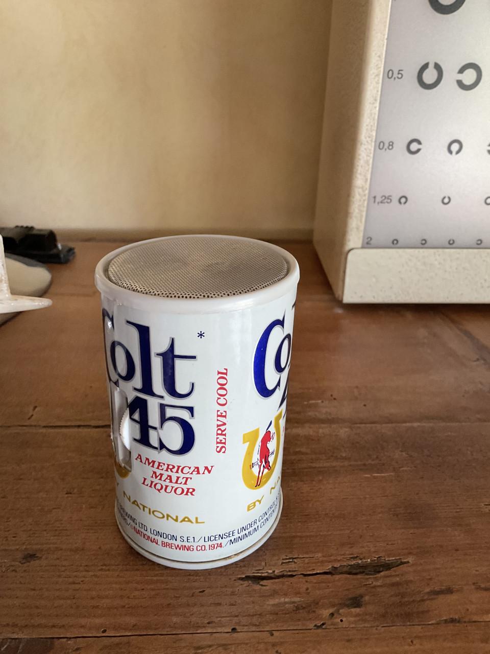 Vintage radio ( Colt 45 bier blikje )