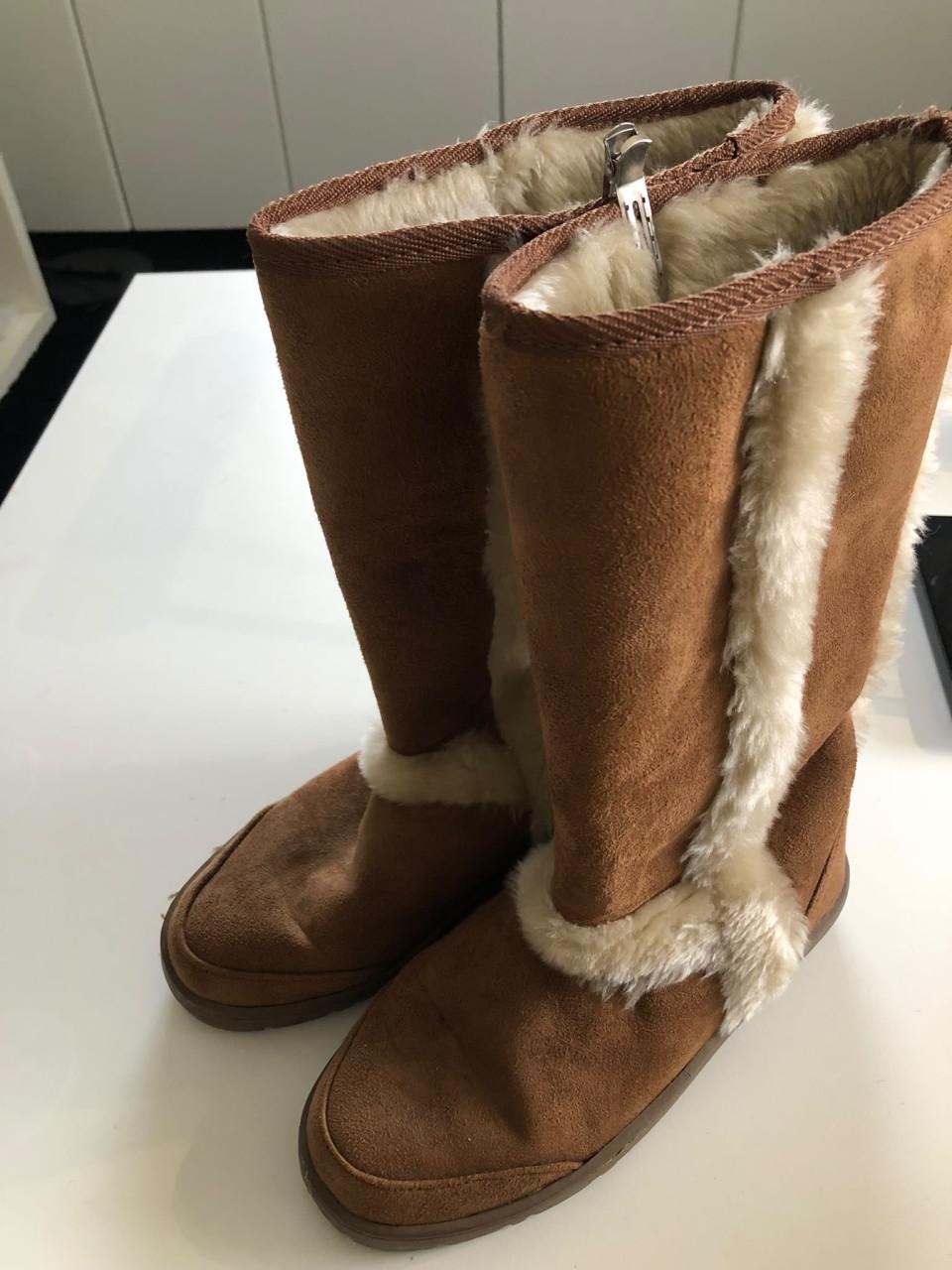 Suede dameslaarzen met bont