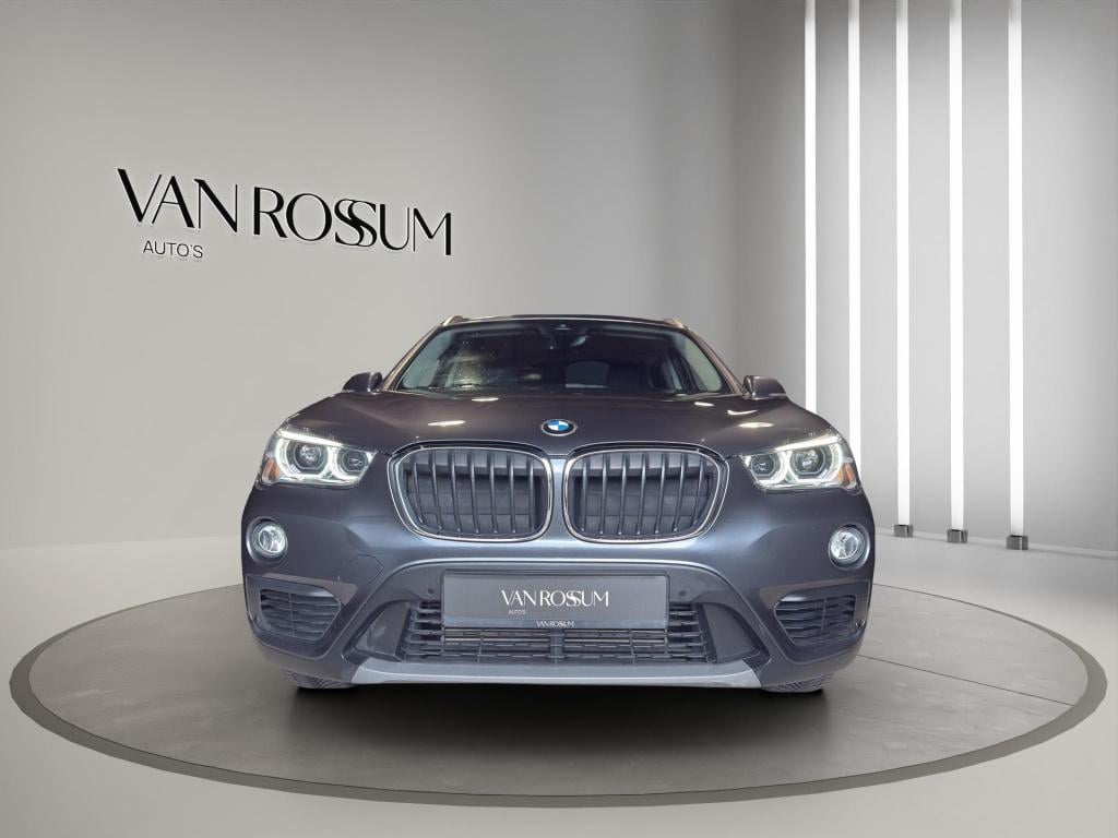 BMW X1 sdrive18i executive | verwarmde sportstoelen | camera | led | trekha