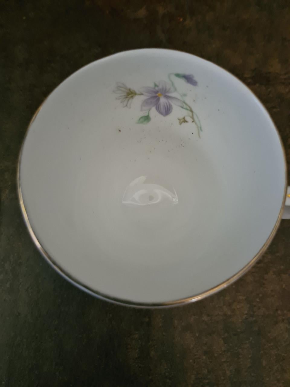 Vintage theekopje uit de "Sweet Violets"-serie van Winchester Bone China
