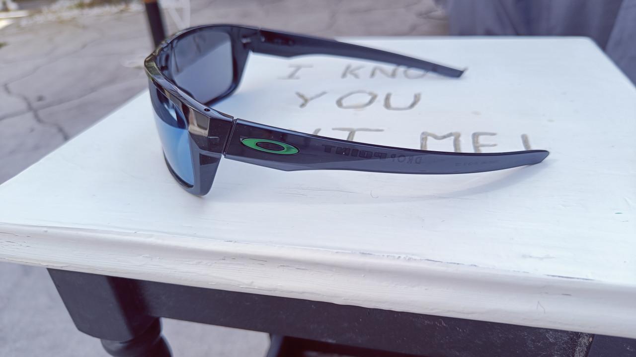 Oakley Drop point