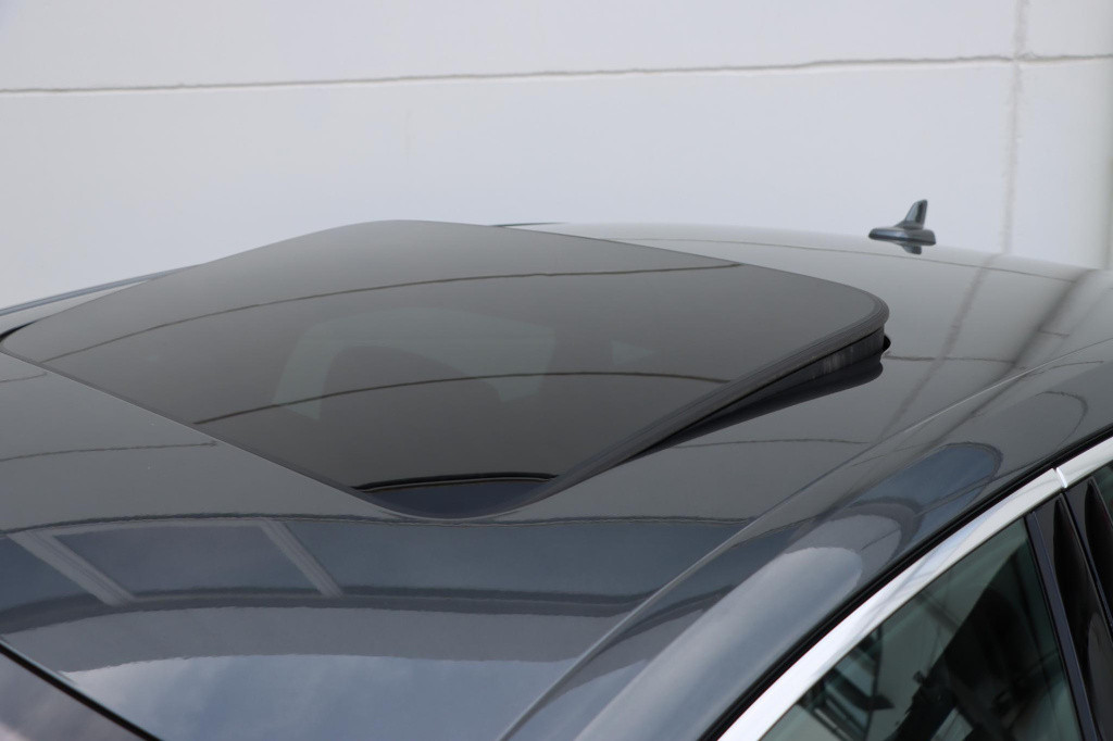 Audi A4 limousine 35 tfsi launch edition sport