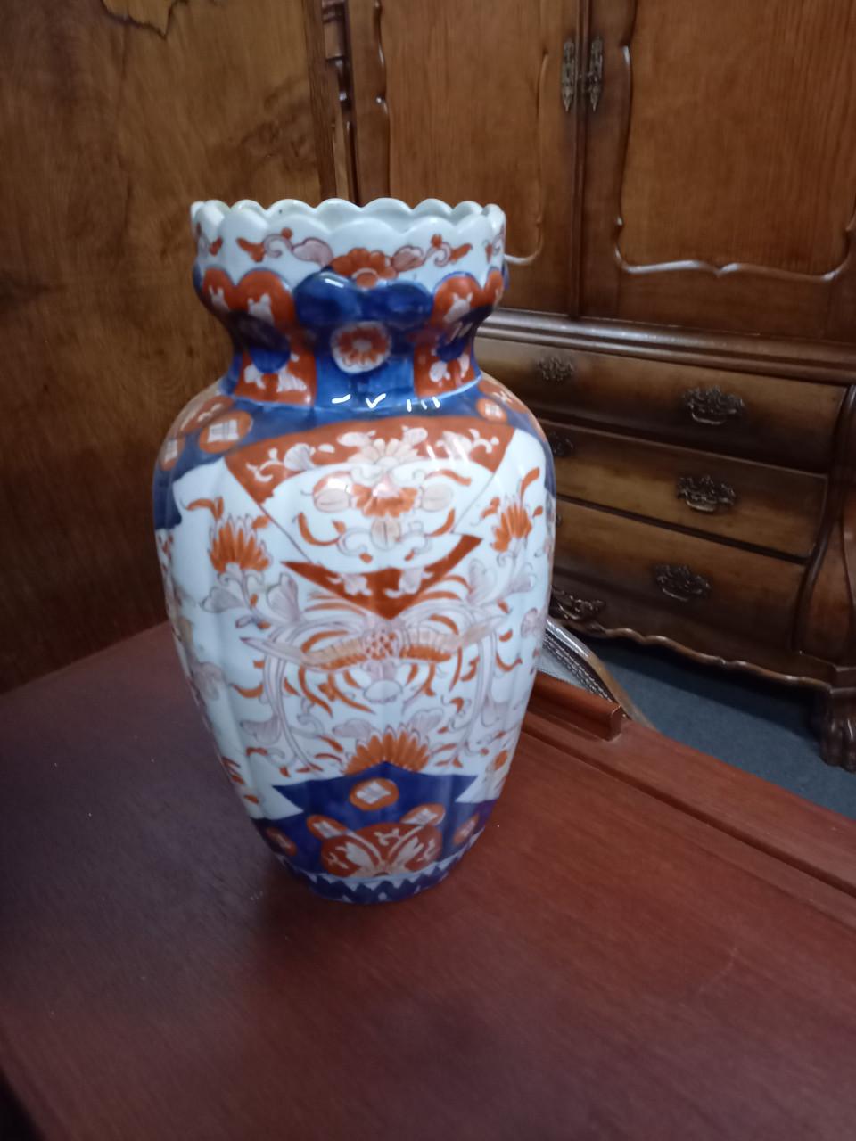 Oude kast en stoeltjes