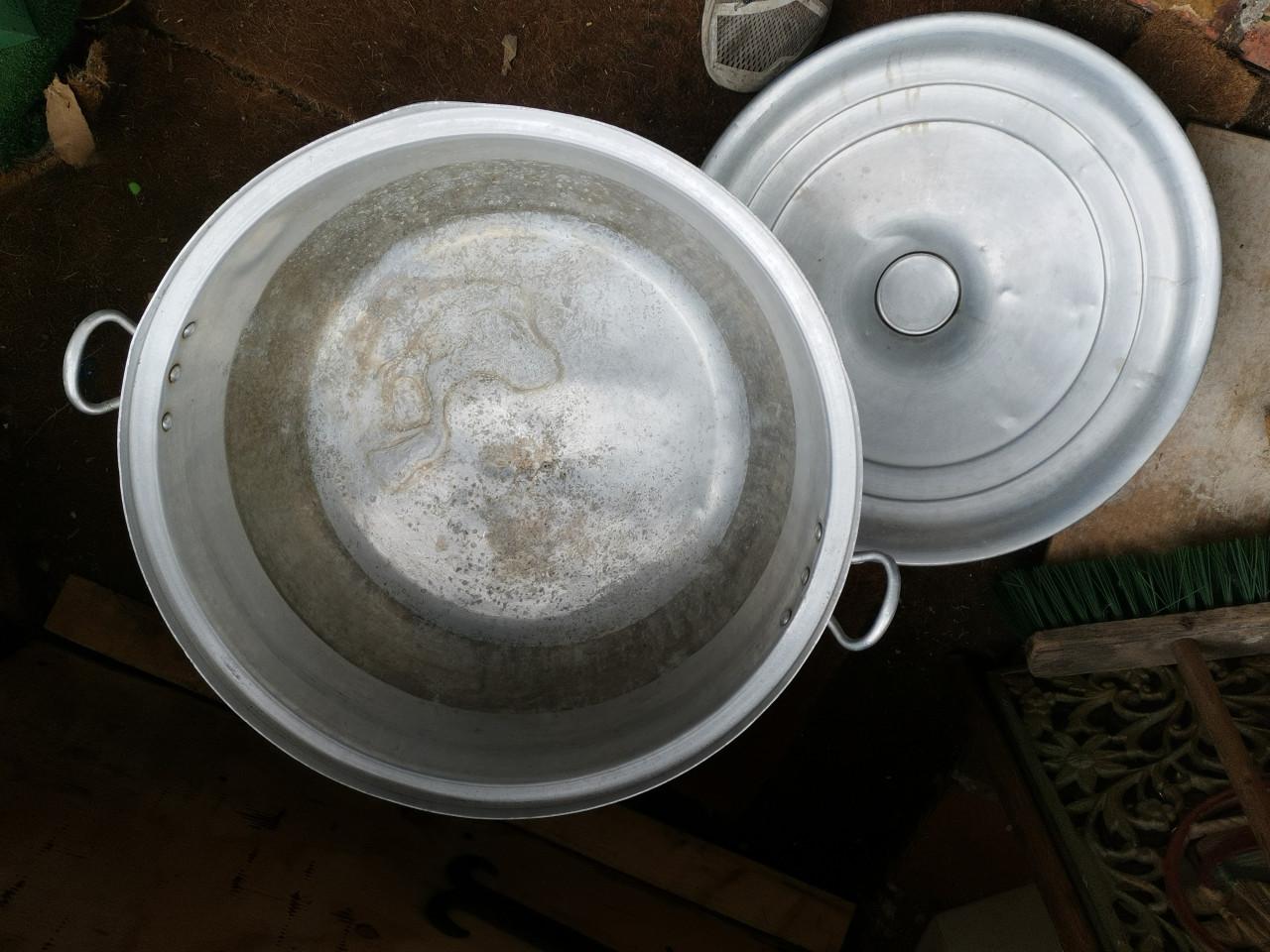 Zeer grote brocante pan met deksel