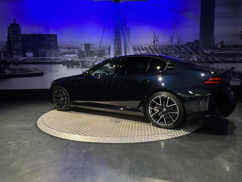 BMW M5 5-serie *limousine v8 m hybrid*carbon extr*b&w*alcantarahemel*nl-aut