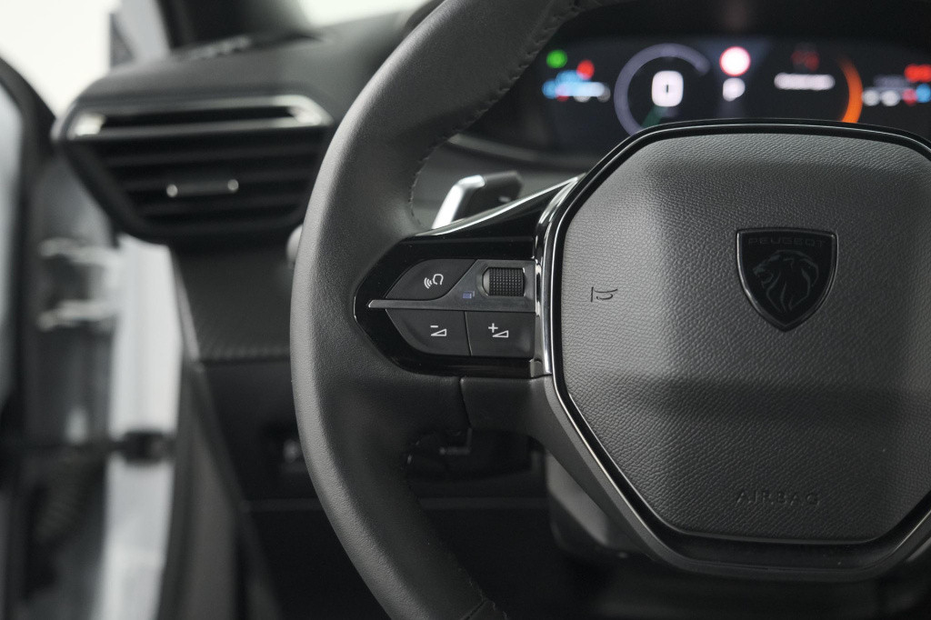 Peugeot 2008 puretech 130 eat8 allure | camera | navigatie | apple carplay 