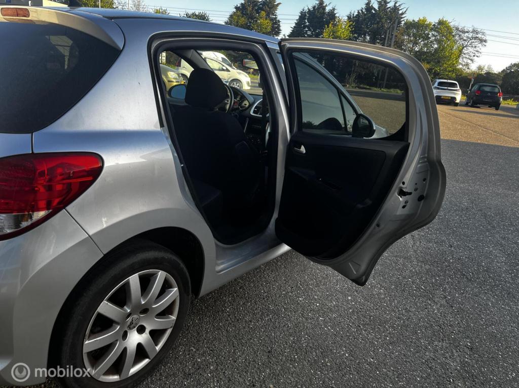 Peugeot 207 1.6 vti sportium