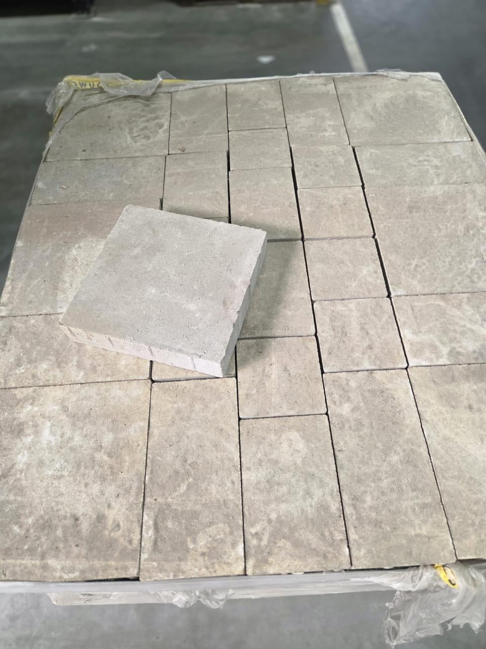 Betonklinkers in wildverband, ca 7.5 m2