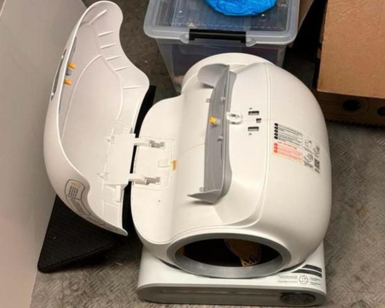 🚀 De Tesla onder de kattenbakken – automatische Viervoeter kattenbak 😸