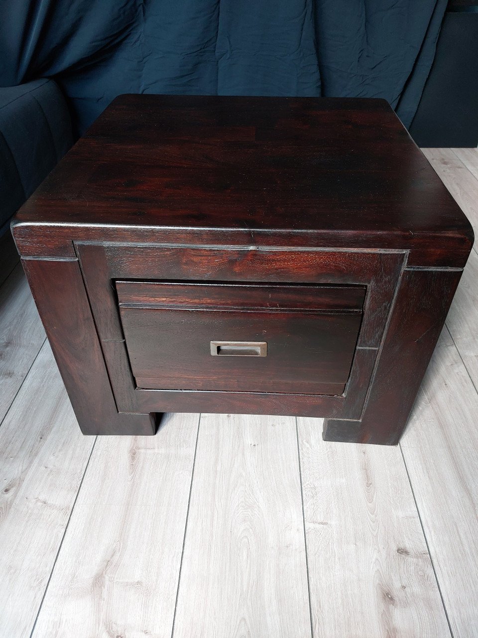 Prachtig kastje, hocker, bijzet tafeltje/kastje BIEDEN