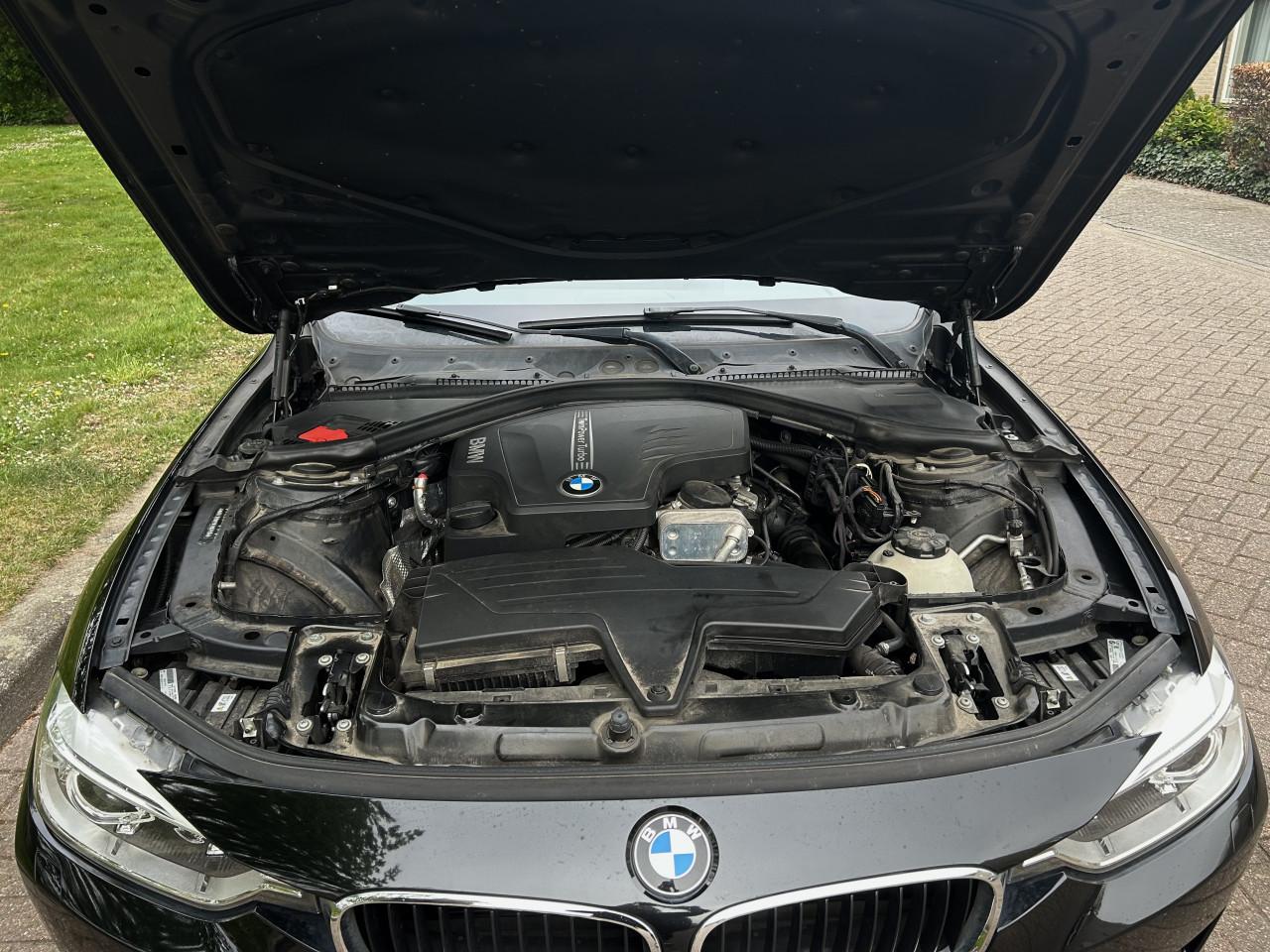 BMW 3-Serie 2.0IX 320 135KW Aut8 (f30) 2012 Zwart