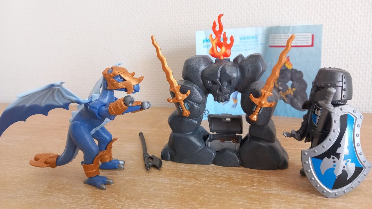 Playmobil draak met ridder en schat setnr 5657