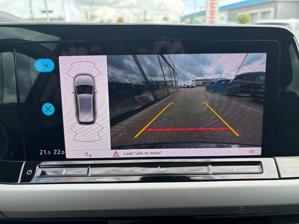 Volkswagen Golf tsi 110pk life, elektrische trekhaak, carplay
