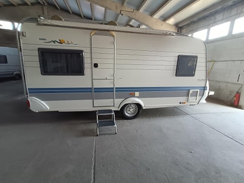 Caravan hobby 460