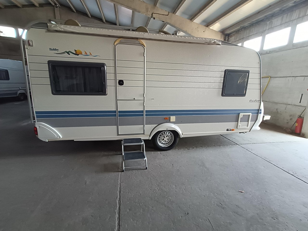 Caravan hobby 460