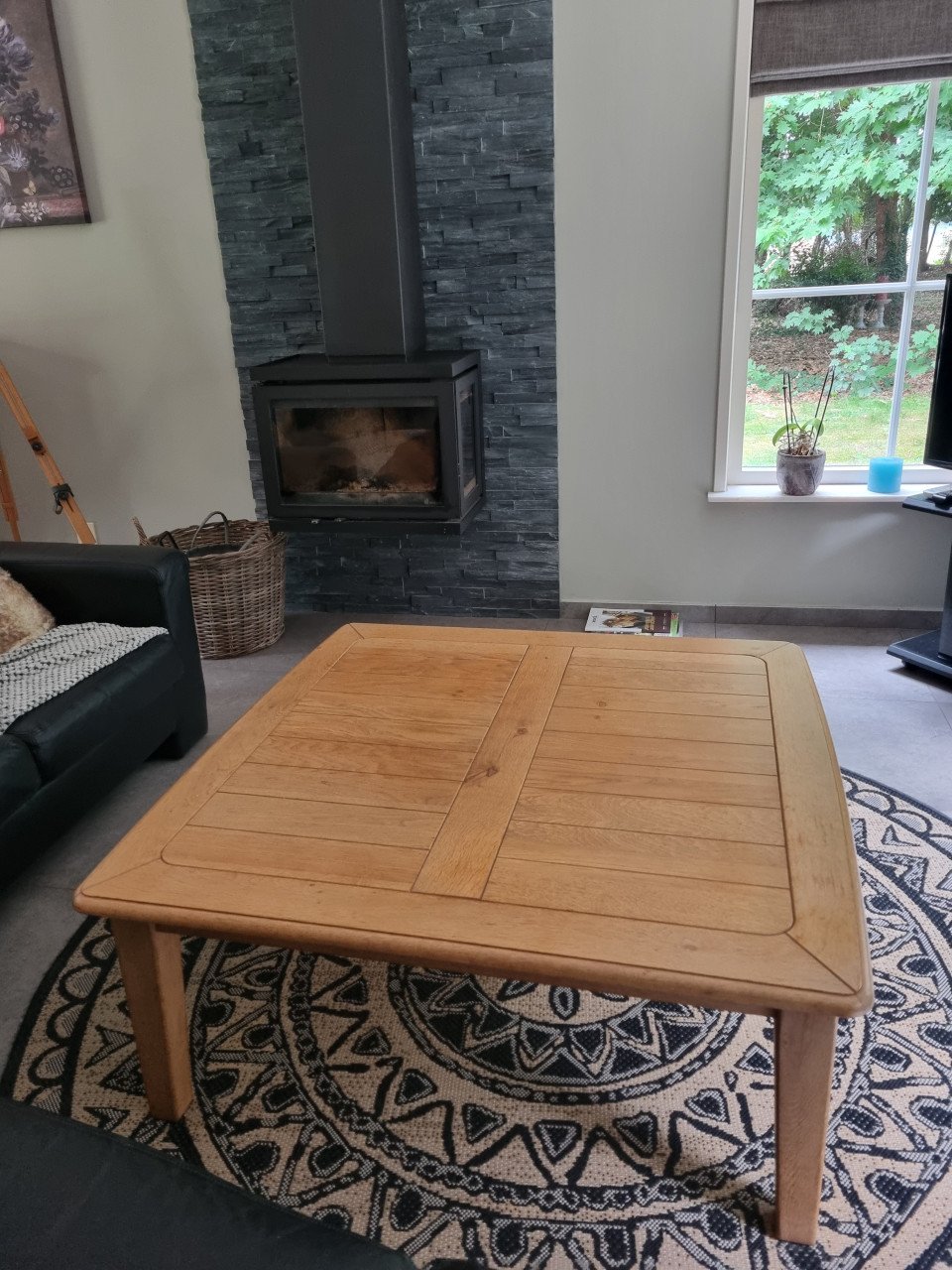 Eettafel/ 6 stoelen/ salontafel