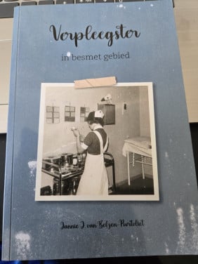 Boek; Verpleegster in besmet gebied van Jannie van Belzen 2021