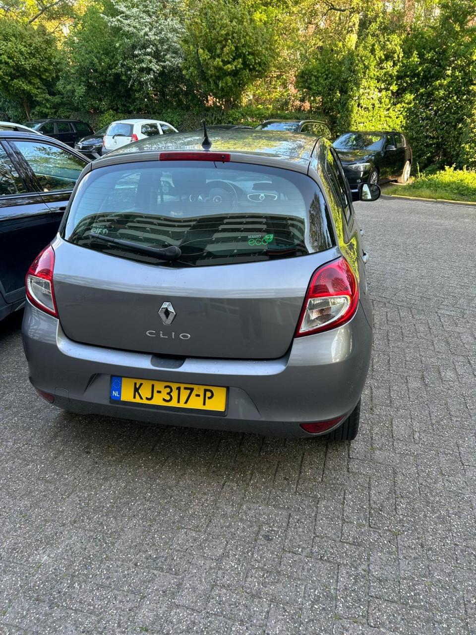 Te koop aangeboden: goed rijdende en betrouwbare Renault Clio uit 2011.