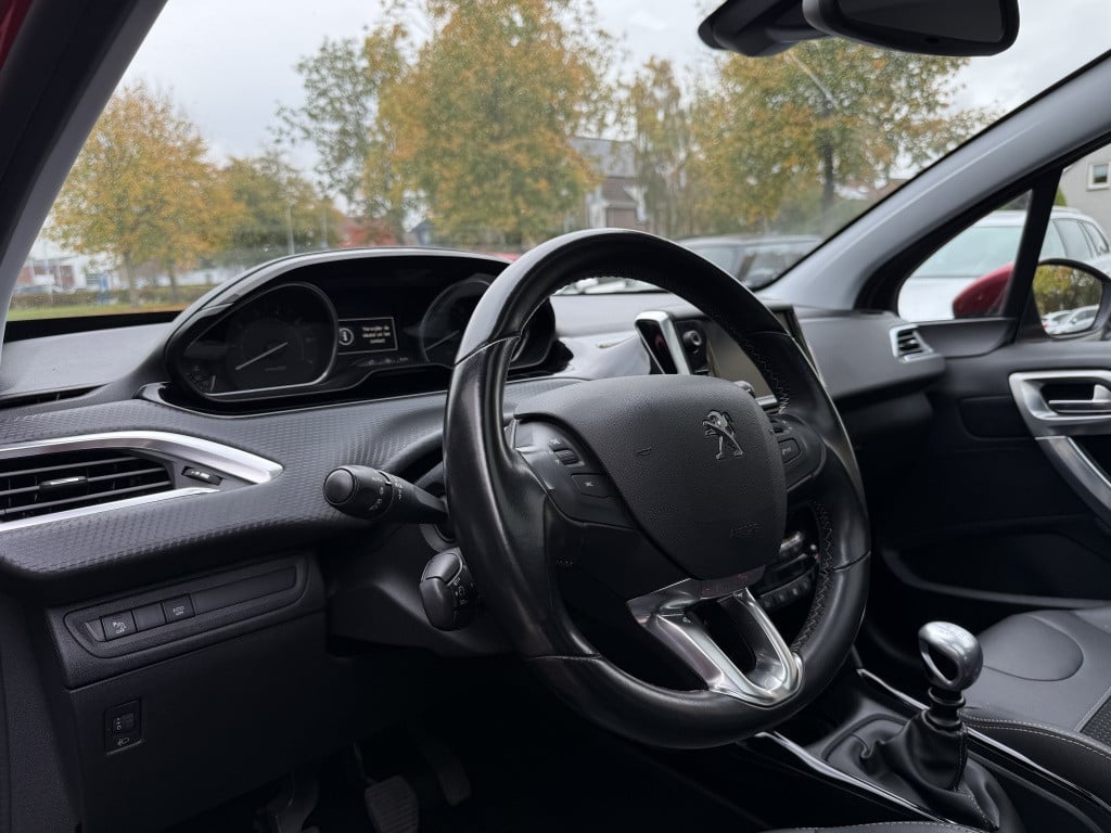 Peugeot 2008 1.2 puretech allure // 29.000km! //