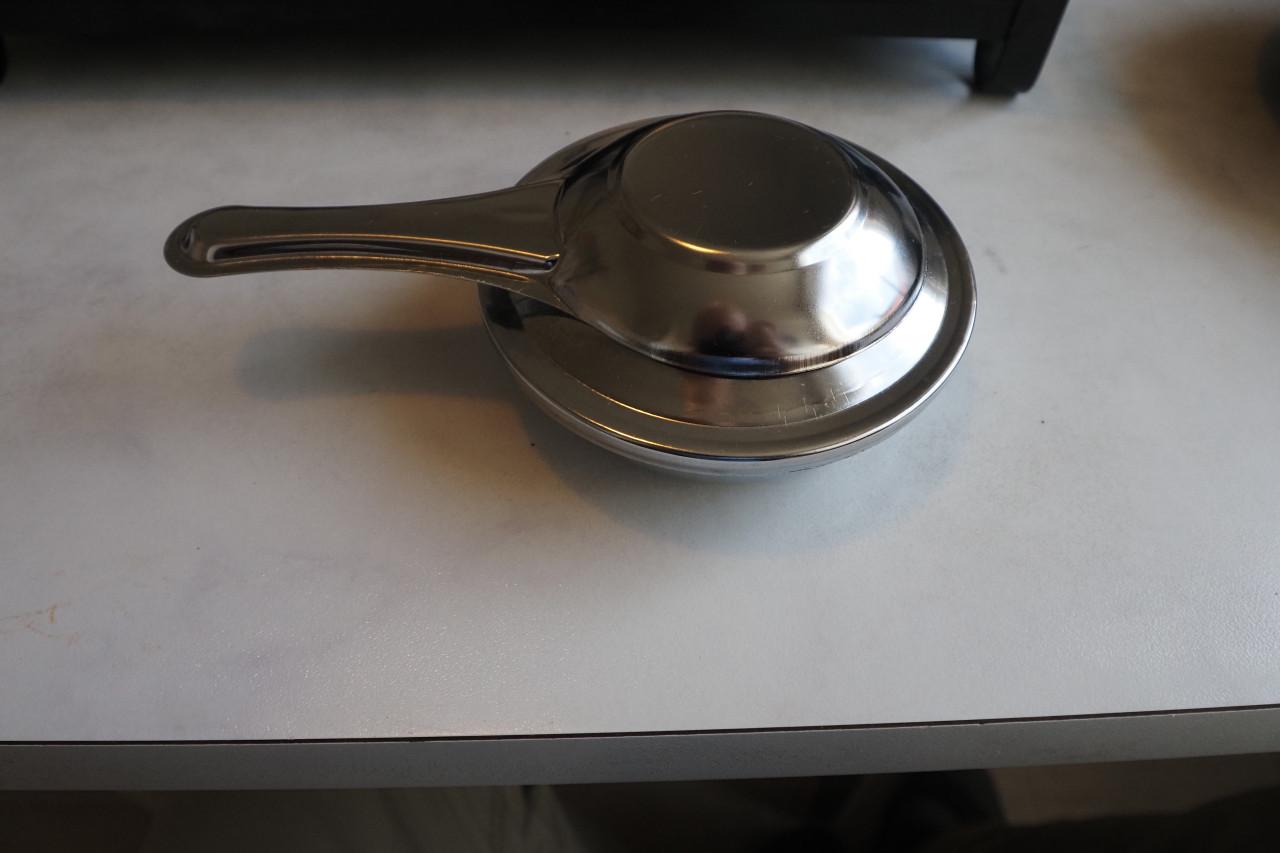 Gourmetstel, 1 x gebruikt. Met 4 zwarte pannetjes.