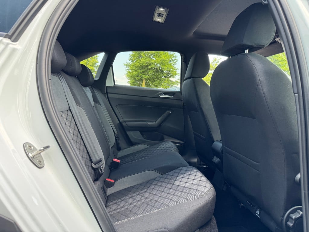 Volkswagen Taigo 1.0 tsi r-line * panoramadak * navigatie * camera * virtua