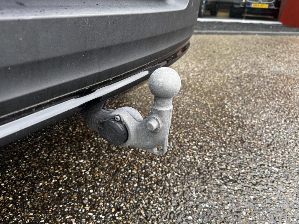 Volvo XC40 2.0 b4 plus dark | 18'' lmv | trekhaak | harman kardon