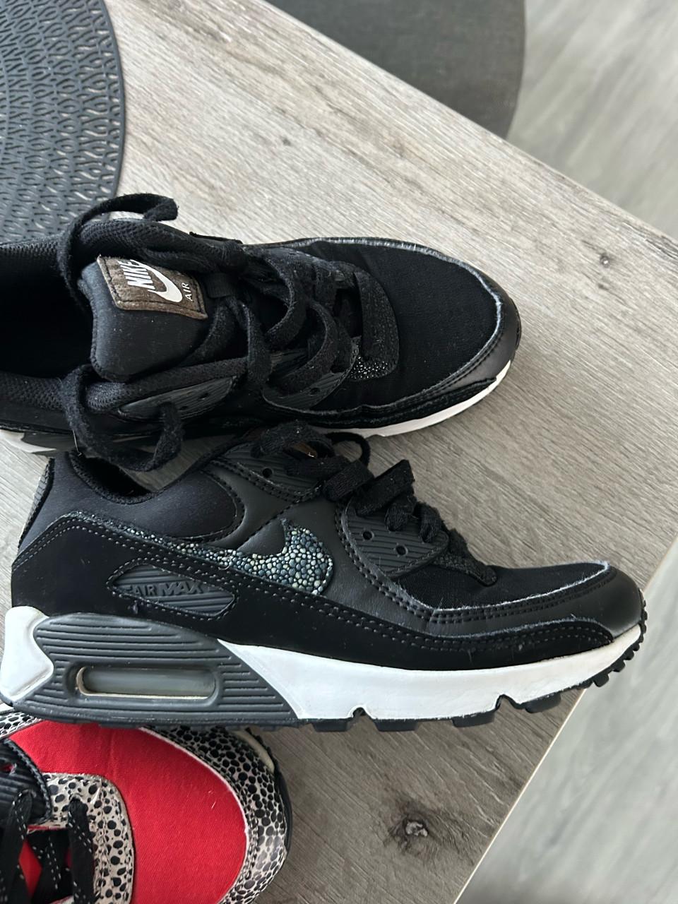 Nike Air Max 90 - Zwart 37.5 & Rood 38 - ZGAN