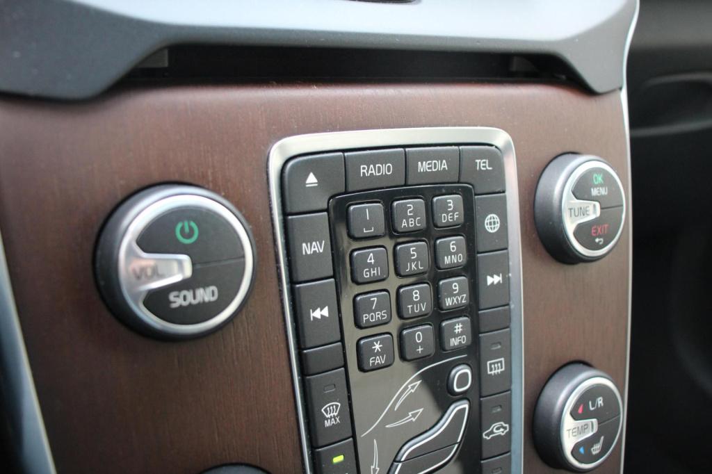 Volvo V40 cross country 2.0 t5 awd summum h&k - full options - panoramadak 