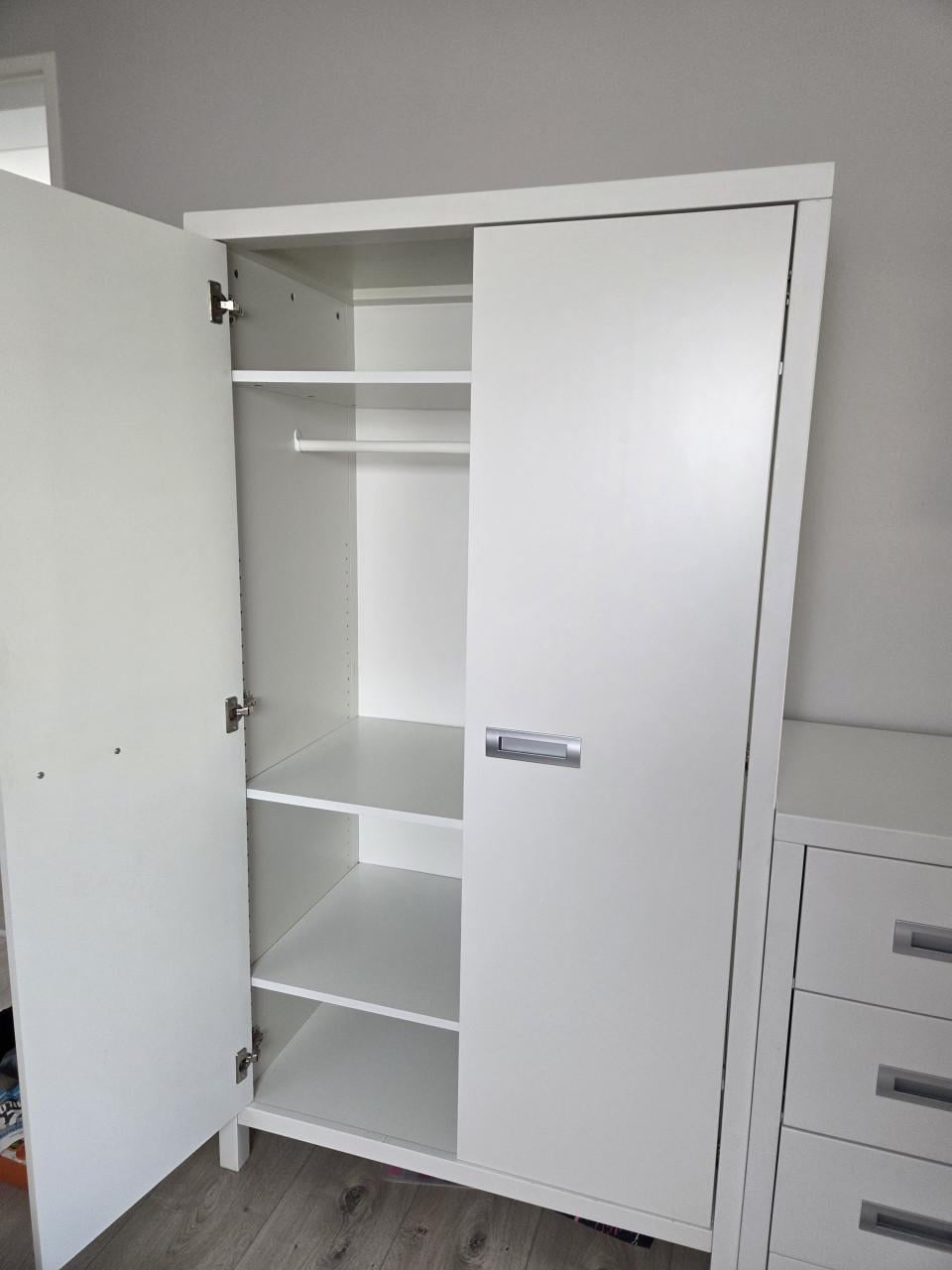 Complete babykamer: ledikant, commode en kast