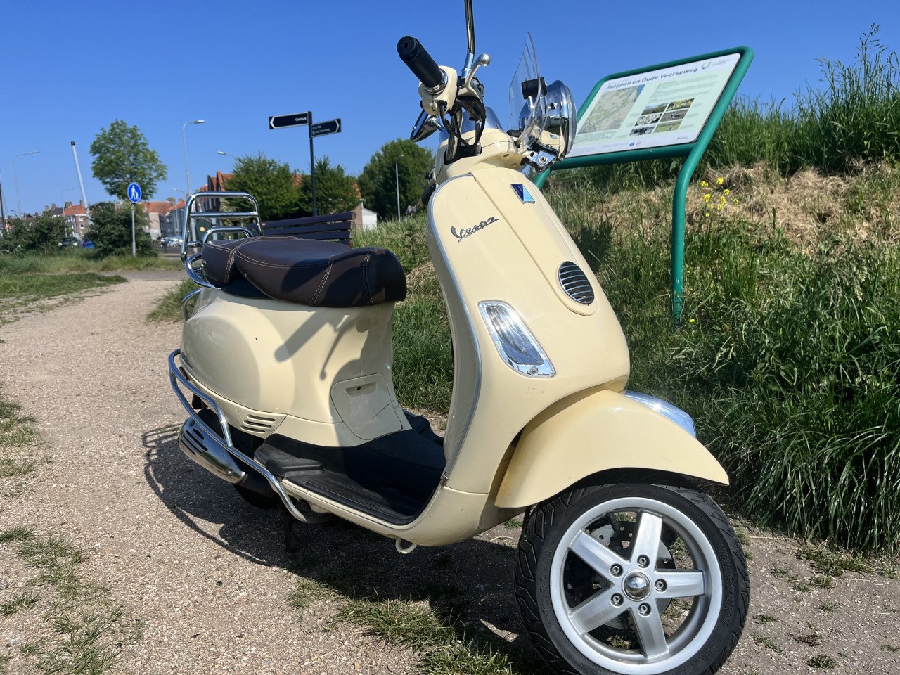 Vespa LXV