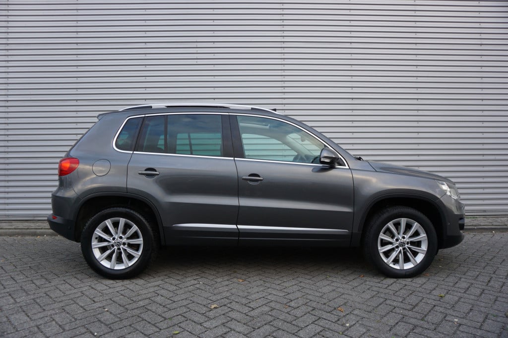 Volkswagen Tiguan 1.4 tsi sport&style airco / navi / cruise / pano / lane a