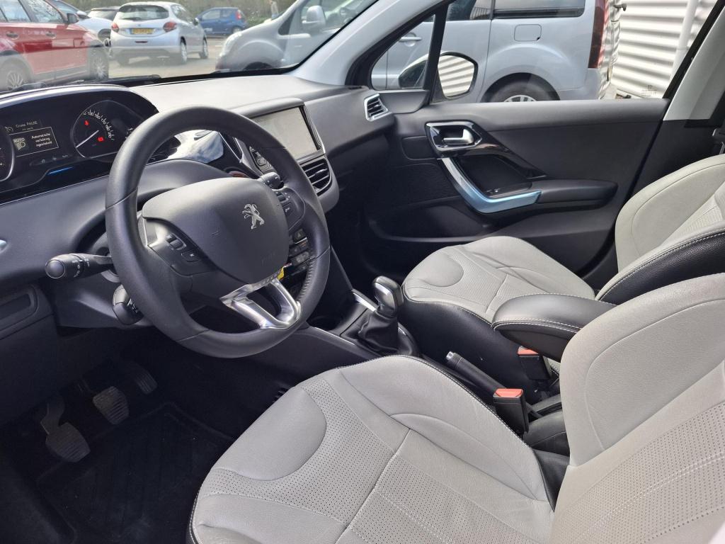 Peugeot 208 1.4 vti 95 griffe 5-drs navi/leer/clima