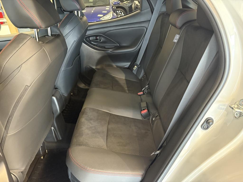 Toyota Yaris 1.5 hybrid gr sport| head-up| stoel.verw| adap.cruise| camera