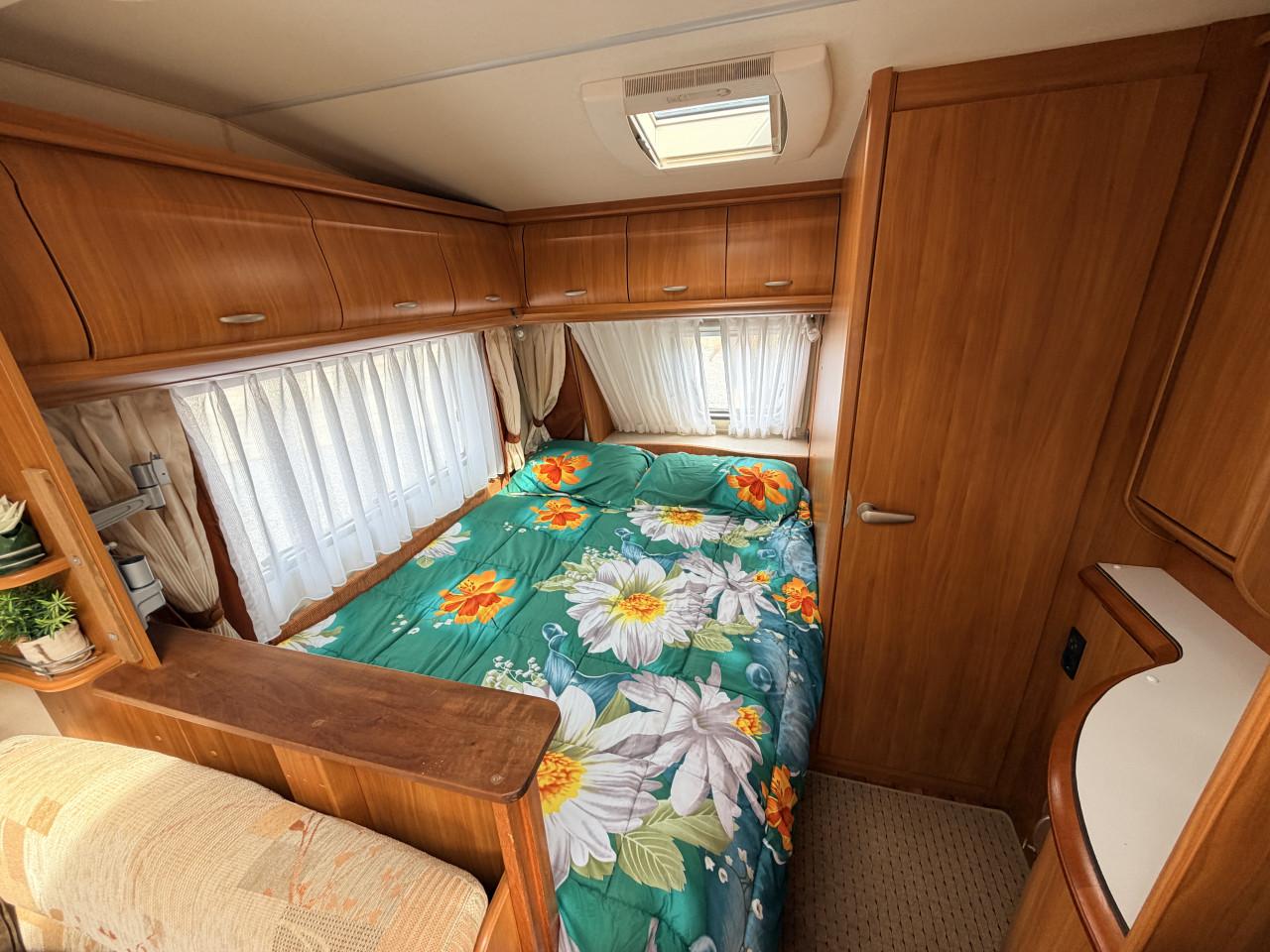 Hobby 410 SFE caravan met voortent en mover (zeer compleet!)