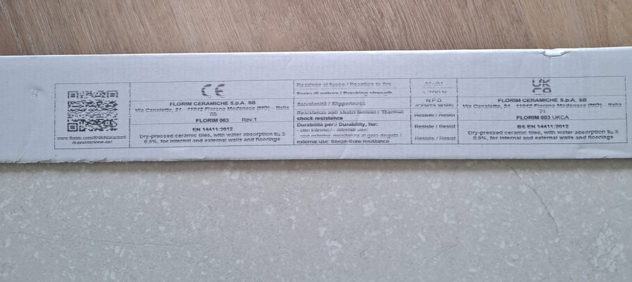 Te koop: 6 grote wandtegels. 60x120cm. 2 ds. 4,32m2
