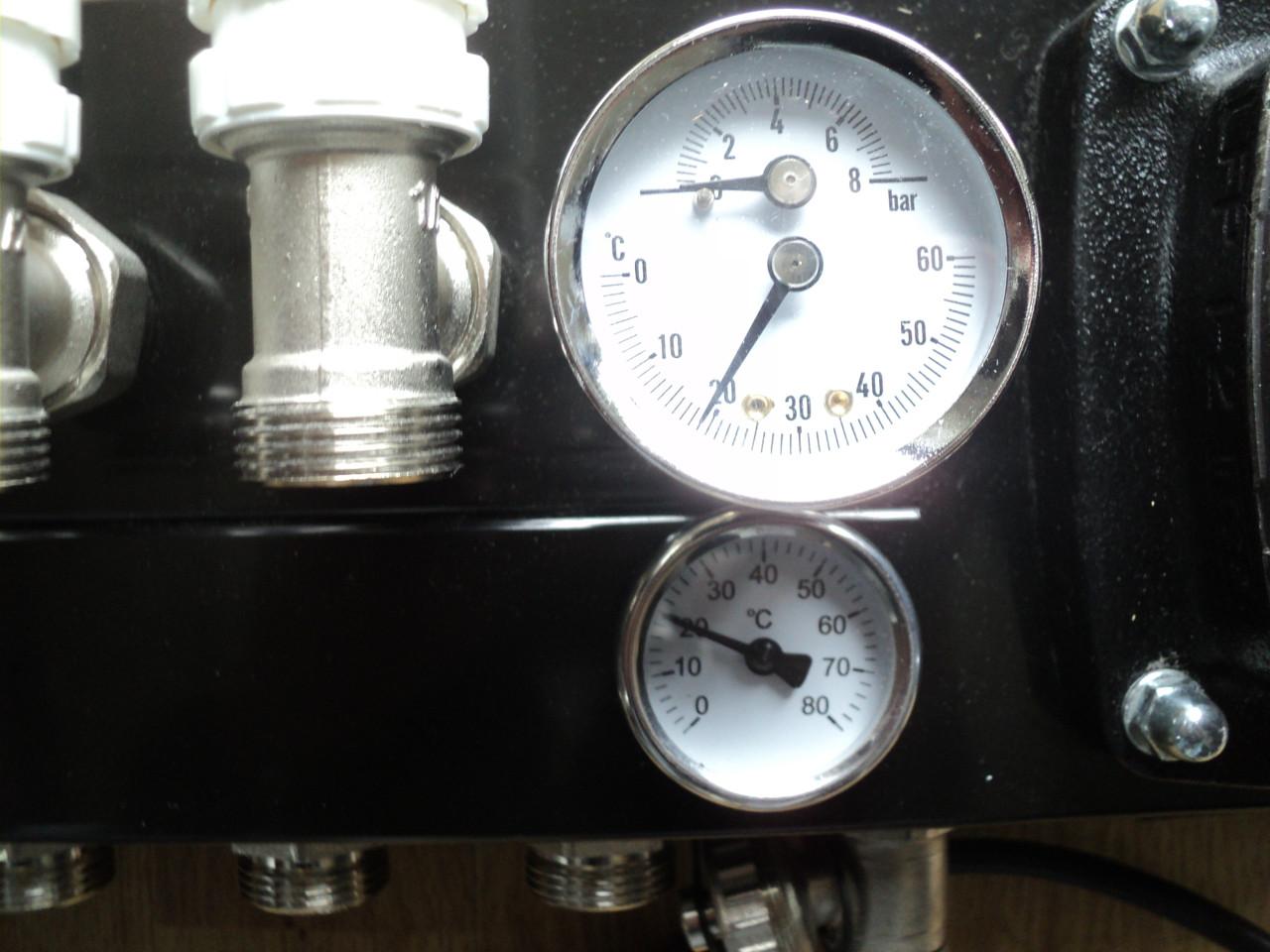 Vrijwel nieuwe 7 groep verdeler vloerverwarming ENERGI ZUINIGE pomp