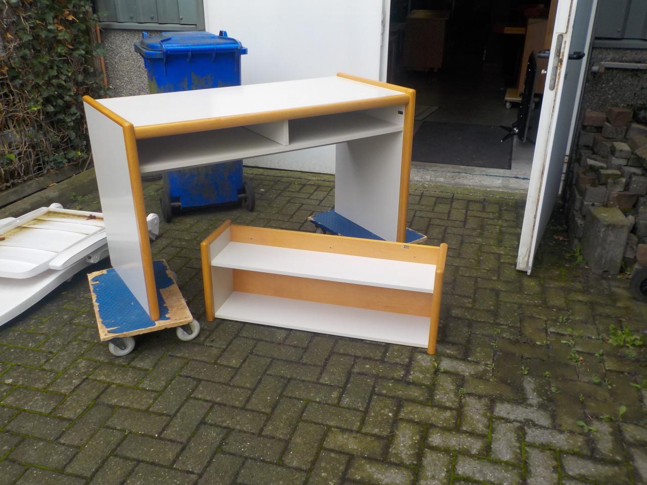 Zeer mooie kwaliteit bureau tafel + ophang stuk in zeer goede staat koopje