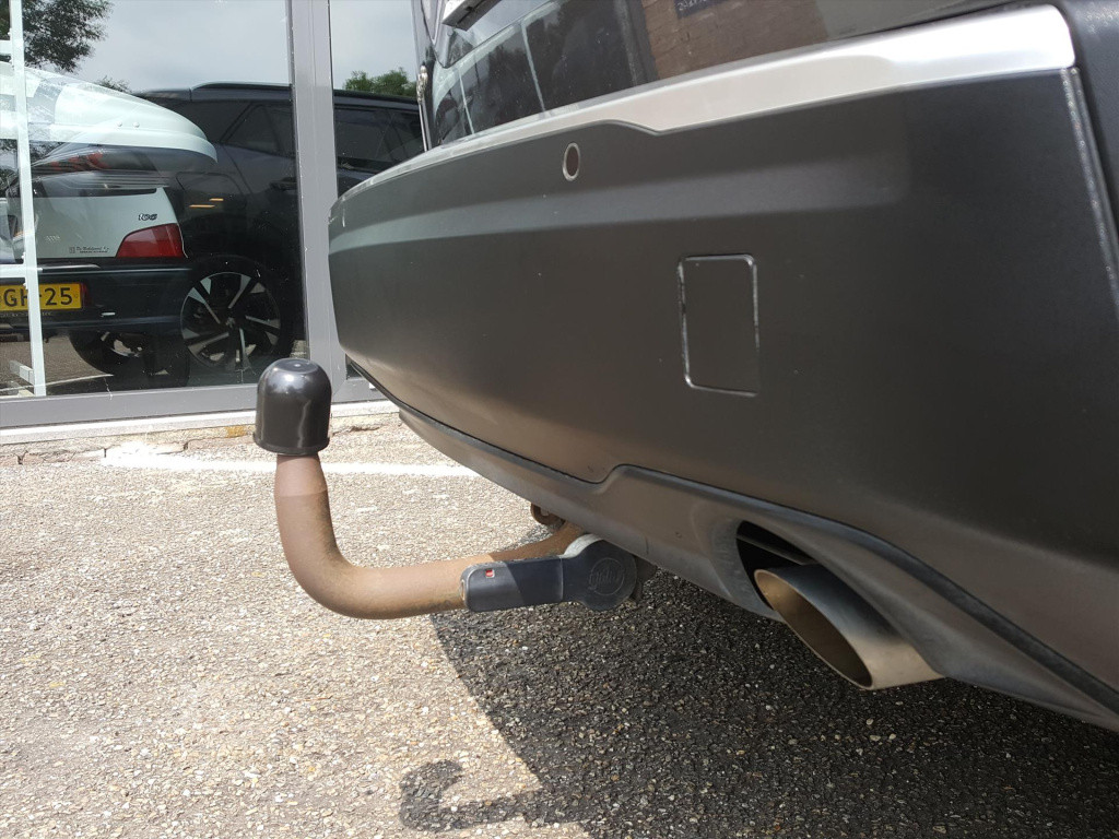 Peugeot 2008 1.2 puretech 100pk allure navigatie | trekhaak | cruise & clim