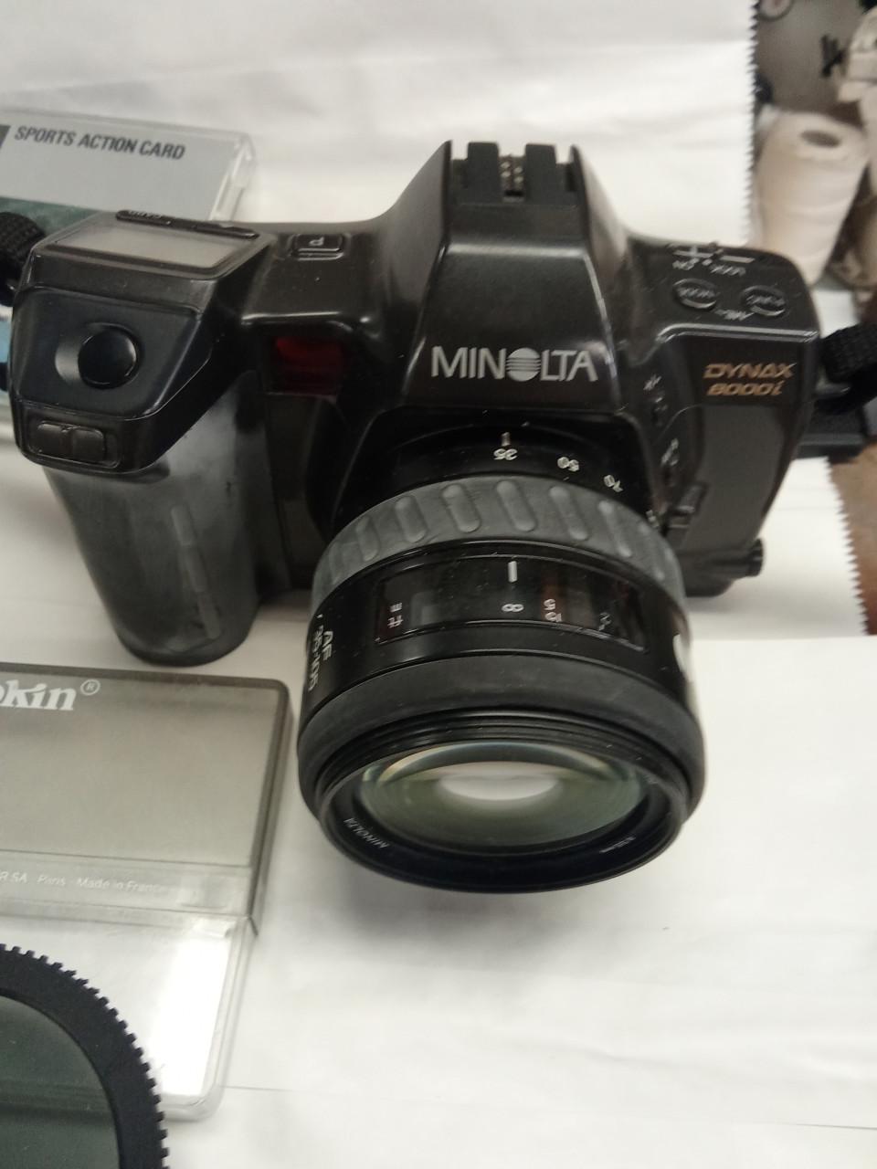 Minolta Dynax 7000i en 8000i met diverse objectieven en overige toebehoren