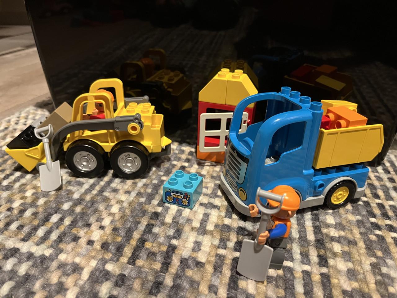 Duplo bouwtruck 10529 + zware graafmachine 5650