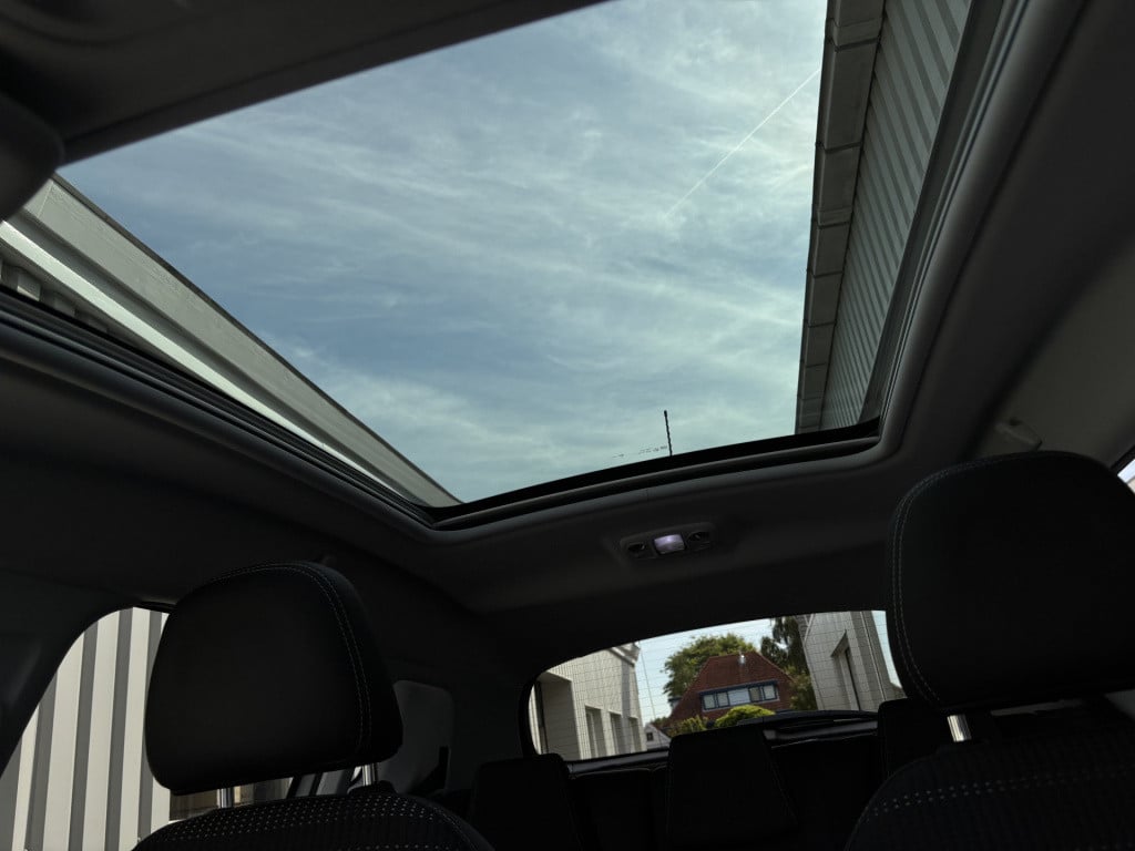 Peugeot 2008 allure 1.2-111pk/panoramadak/trekhaak