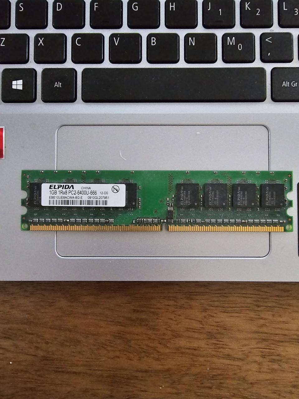 DDR 2  1GB  PC2 6400U-666