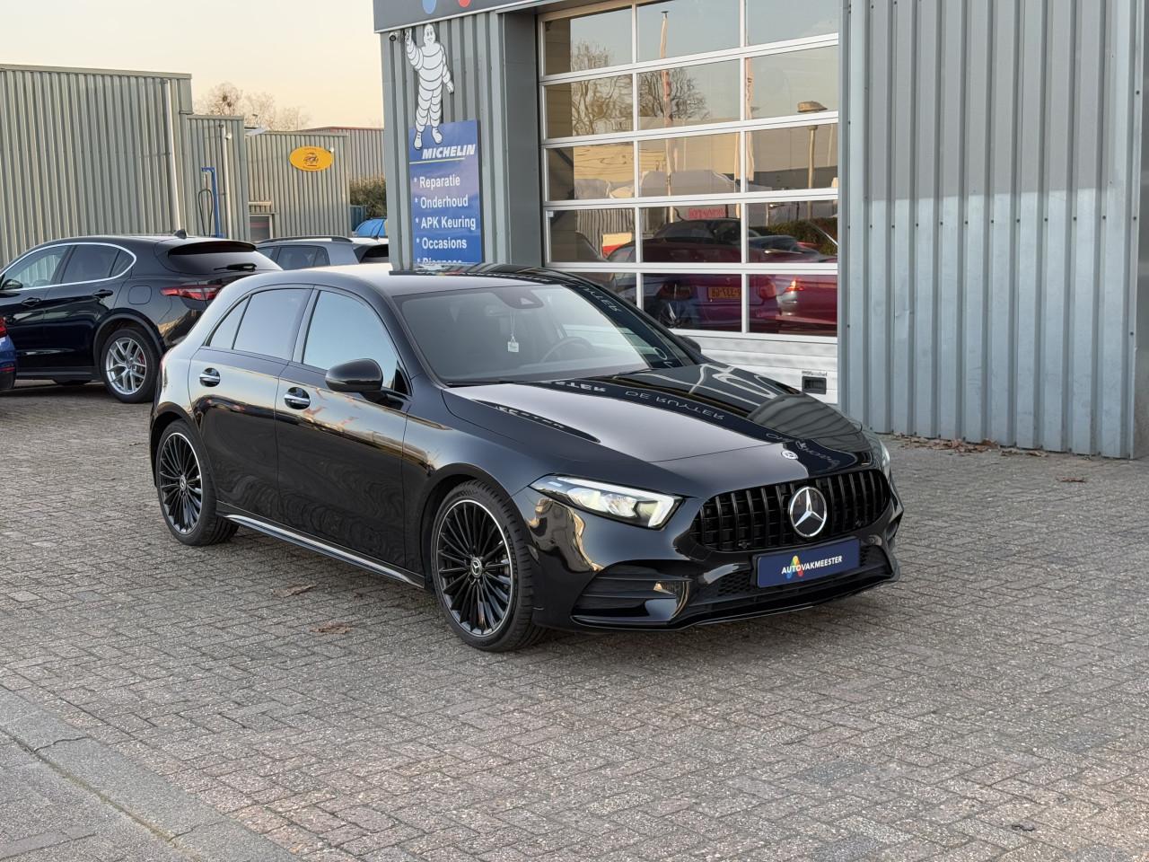 Mercedes-Benz A-klasse - 180 d AMG | Widescreen | Camera | Sfeer | Carplay