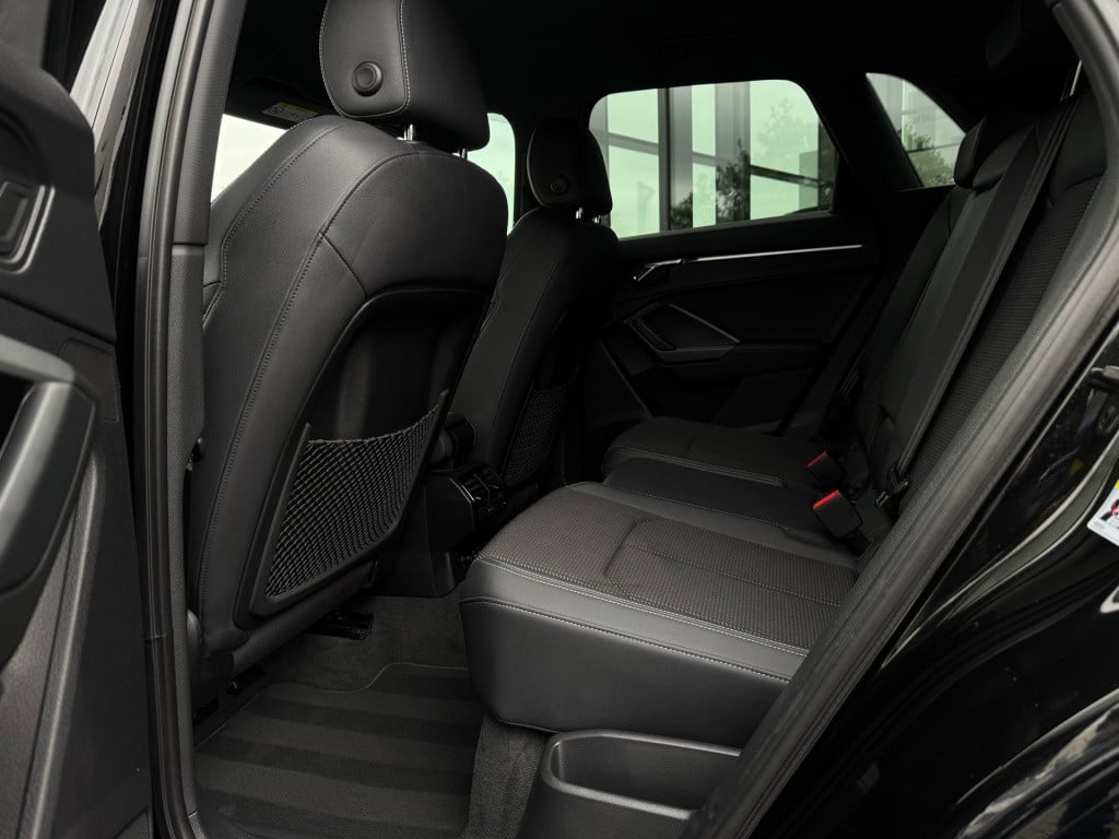 Audi Q3 35 tfsi 3x s-line * keyless * matrix led * carplay