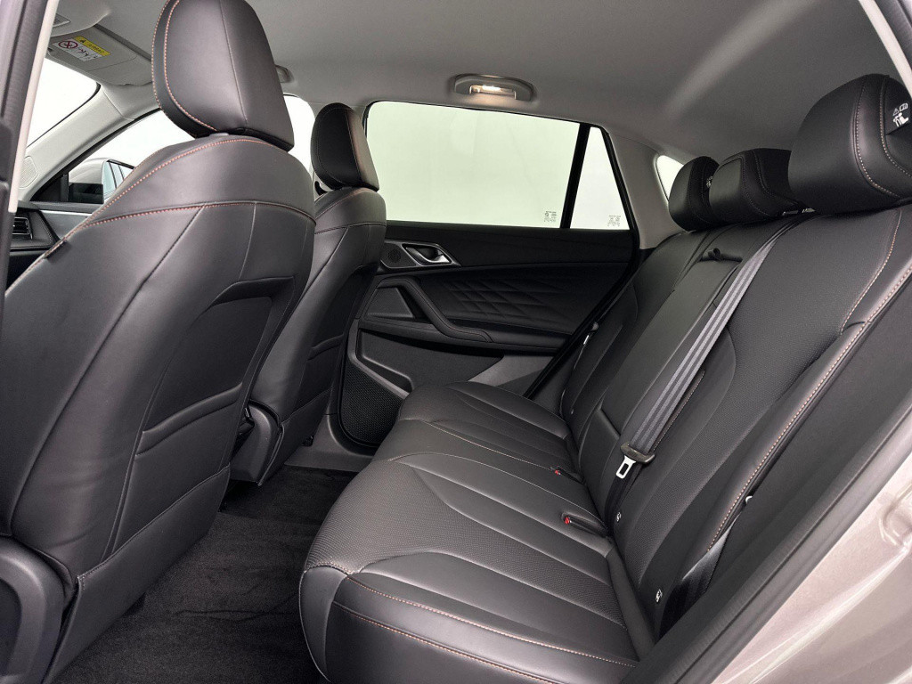 MG Hs 1.5 luxury | mg upgrade deal | nieuw te bestellen | leder | 100 km el