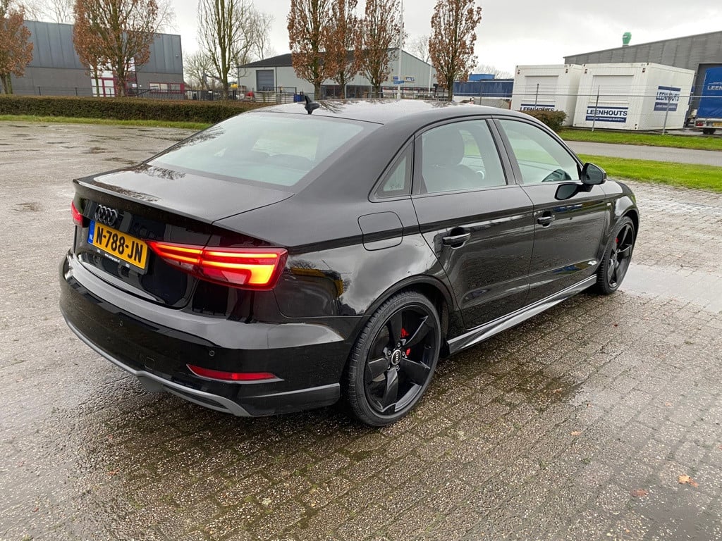 Audi A3 limousine 1.5 tfsi cod sport s line edition