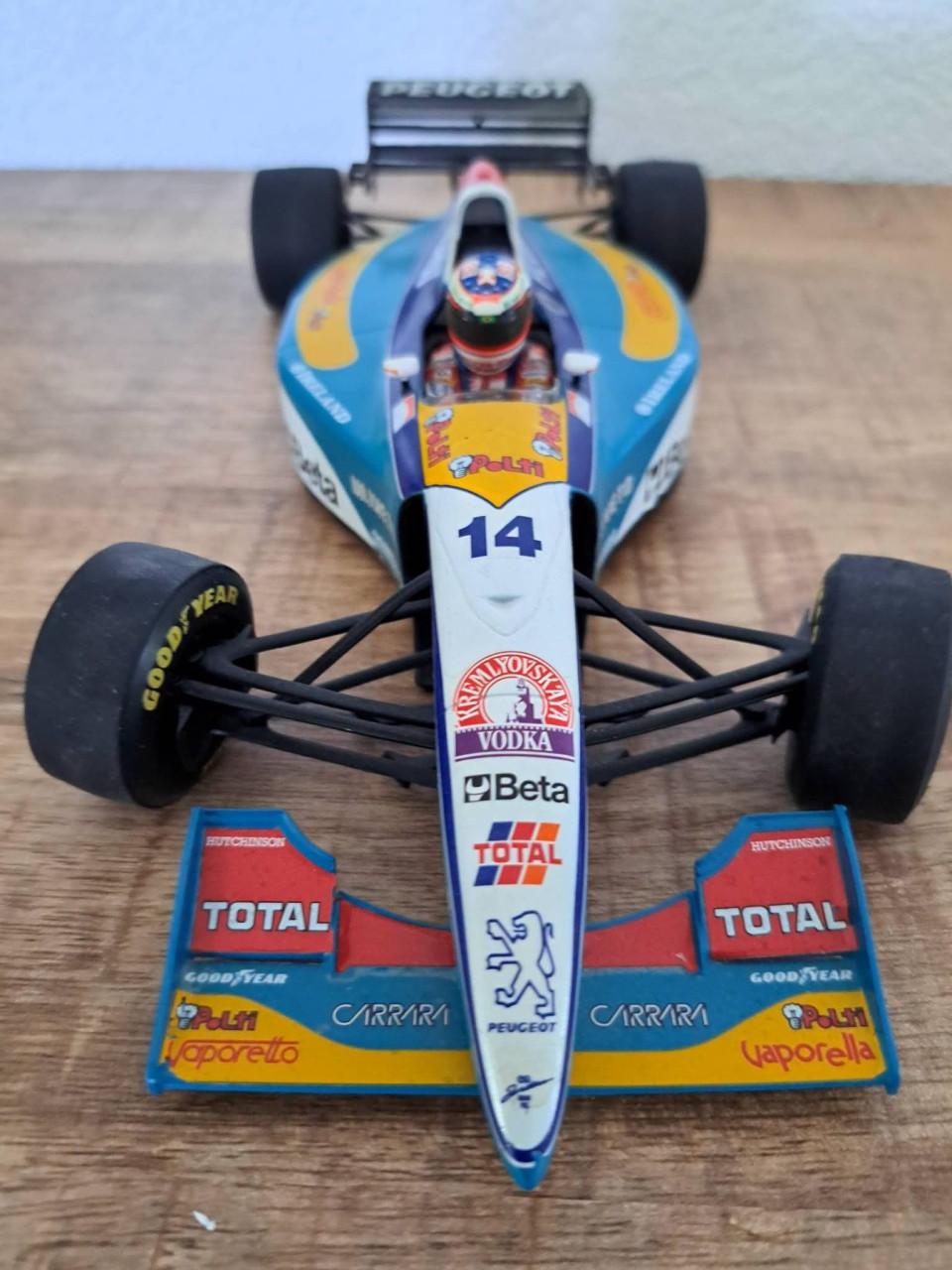1:18 schaalmodel van de Jordan Peugeot EJR 195, bestuurd door Rubens Barric